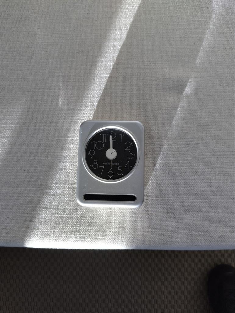 retro Tokyo clock zilver 70s space age Japans design + lumen, Huis en Inrichting, Ophalen of Verzenden, Gebruikt