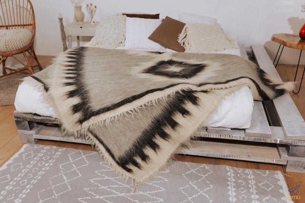 Handgemaakte Karpatische Lizhnyk Wollen Deken 150x210cm, Huis en Inrichting, Slaapkamer | Beddengoed, Nieuw, Deken of Dekbed, Eenpersoons