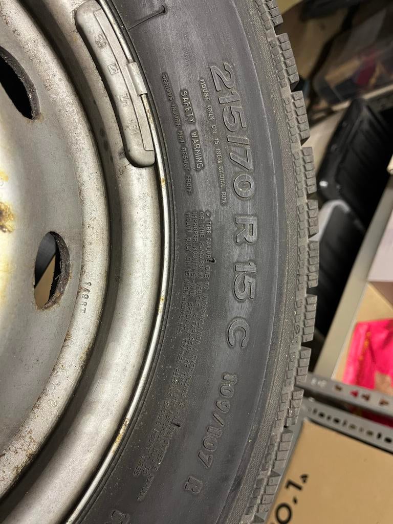 Winterbanden Fiat Ducato 215/70 R15 C, 15 inch, Banden en Velgen, Bestelwagen, Gebruikt