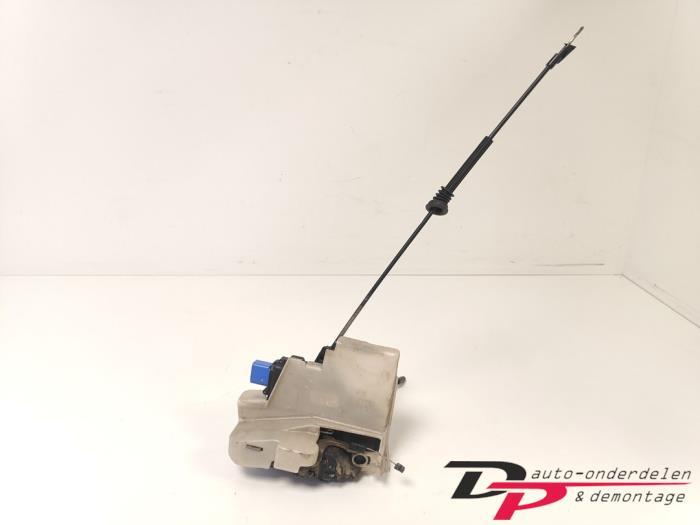 Deurslot Mechaniek 4Deurs links-voor van een Volkswagen Polo