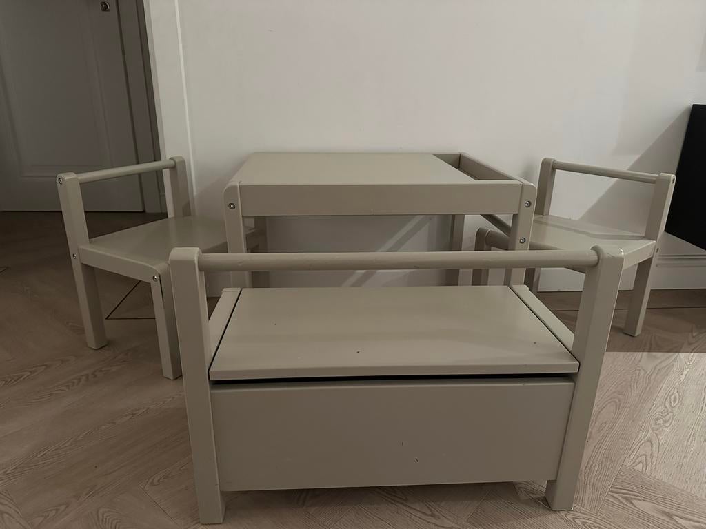 H&M home beige kindertafeltje met stoeltjes en bankje, Kinderen en Baby's, Kinderkamer | Tafels en Stoelen, Ophalen, Gebruikt
