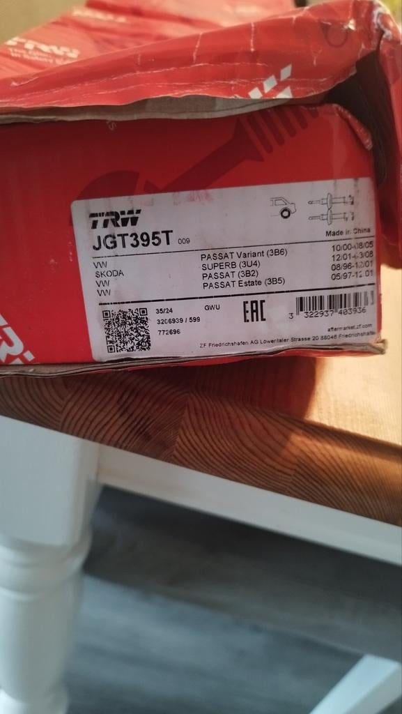 TRWSchokdempers voor VW Passat en Skoda Superb en stofhoezen, Ophalen of Verzenden, Nieuw, Skoda