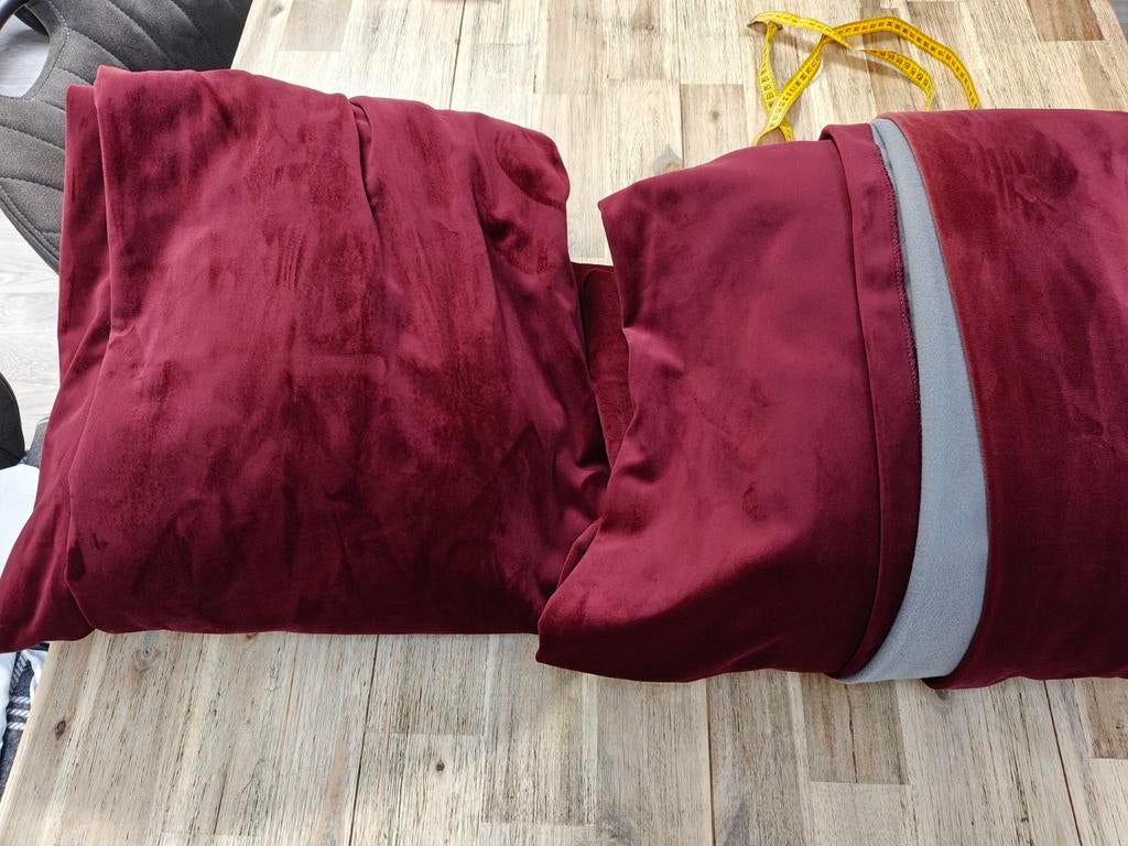 Rode velours gordijnen, 2x 150 (B) bij 160 (L), Huis en Inrichting, Stoffering | Gordijnen en Lamellen, Zo goed als nieuw, 150 tot 200 cm