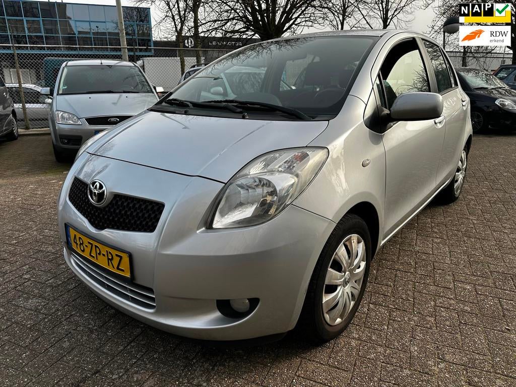 Toyota Yaris 1.3 VVTi Sol MMT automaat, nap, 750 kg, 4 cilinders, Origineel Nederlands, Bedrijf