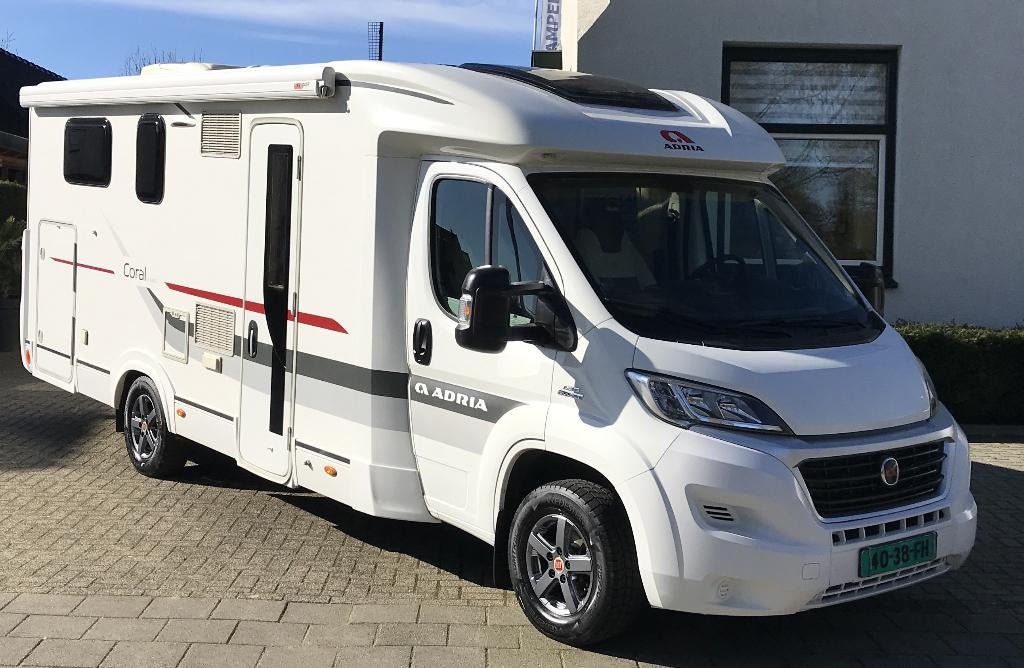 Super nette en goed onderhouden Adria Coral 690 SC, Ringverwarming, Fiat, 7 tot 8 meter, Bedrijf