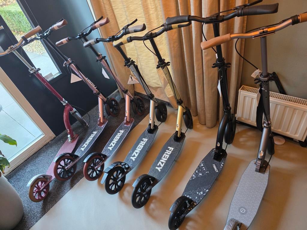 Frenzy step nieuw Slam vouwstep tot 100 kilo met handrem, Ophalen of Verzenden, Nieuw, Gewone step