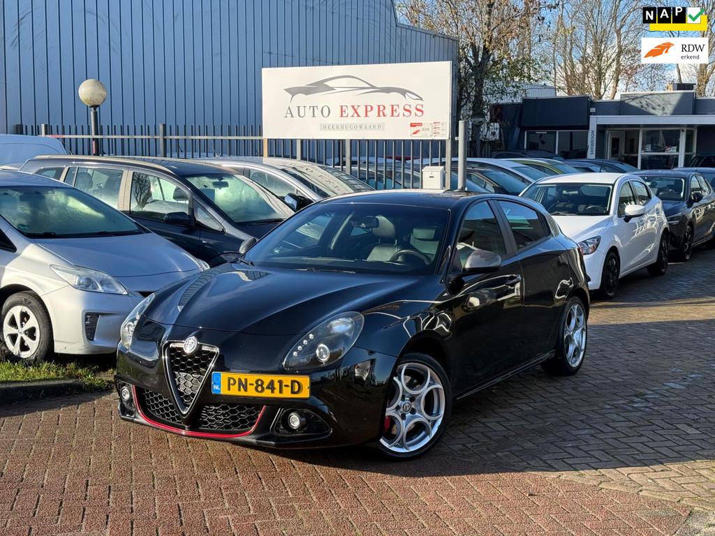 Alfa Romeo Giulietta 1.4 Turbo MultiAir Super Aut/Leer/Navi/, Auto's, Alfa Romeo, Startonderbreker, Euro 6, 4 cilinders, Zwart