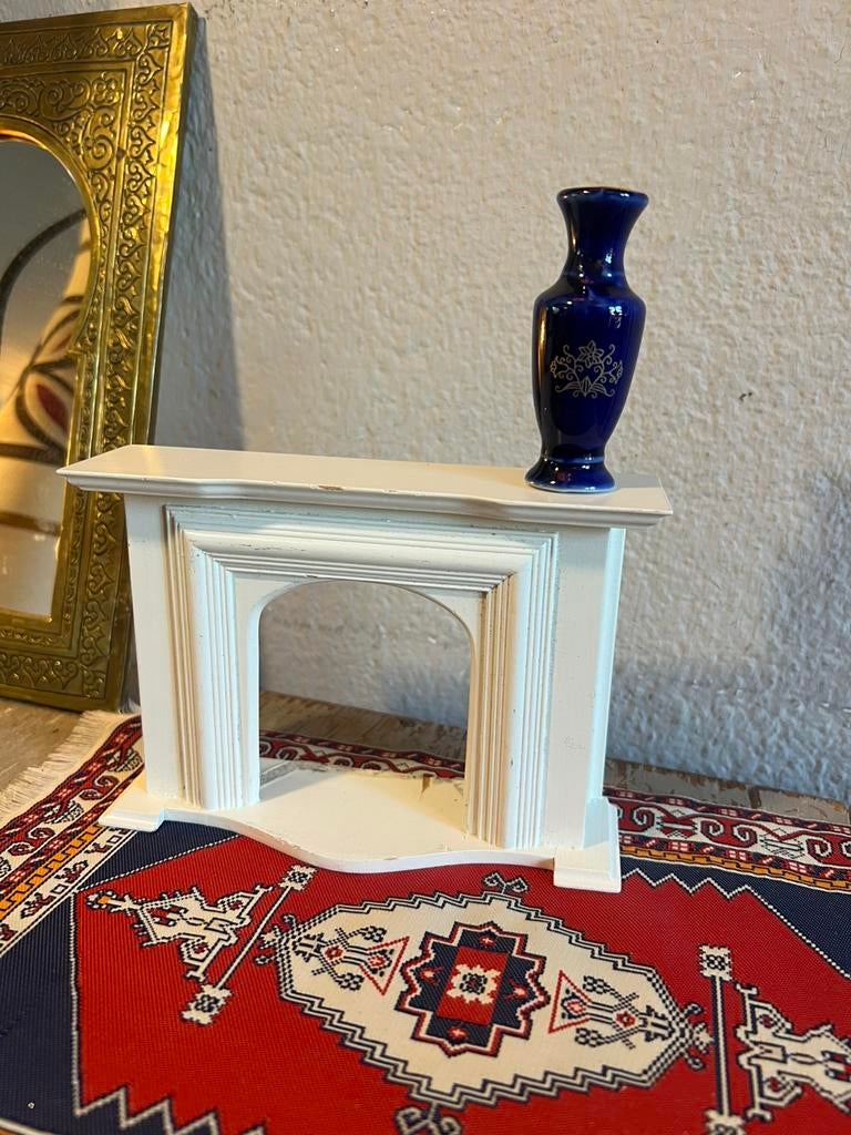 Vintage poppenhuis meubels vloerkleedje open haard vaasje, Verzamelen, Poppenhuizen en Toebehoren, Ophalen of Verzenden, Zo goed als nieuw