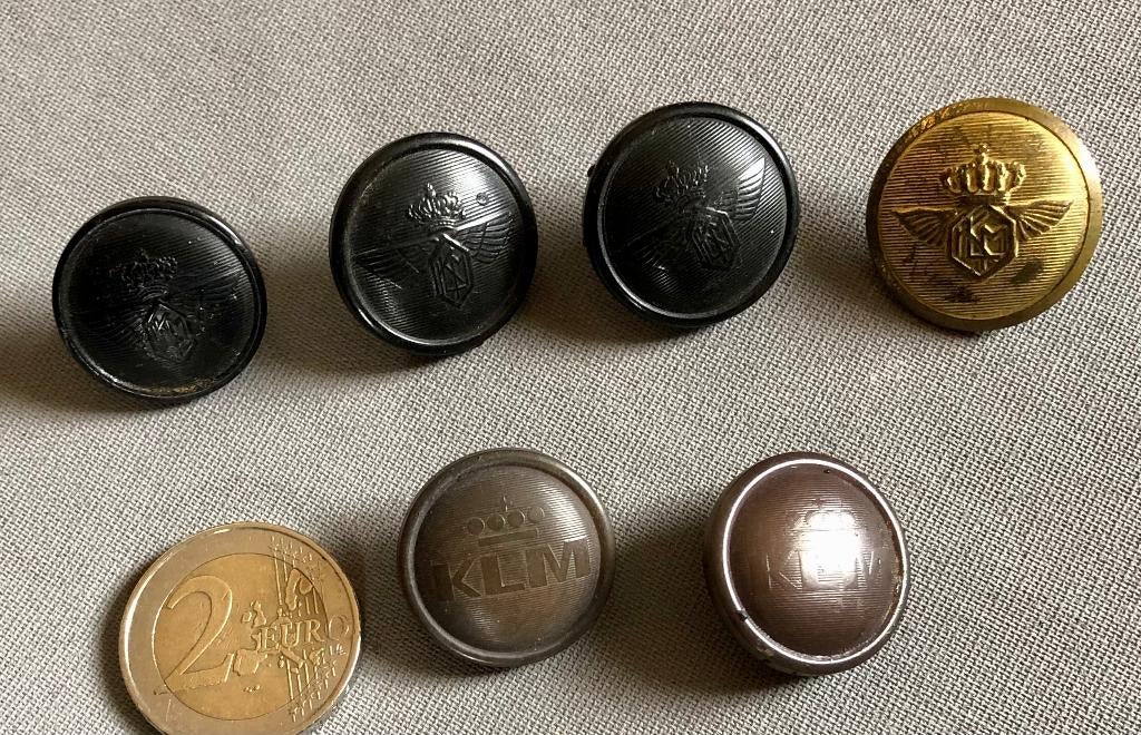 5 KLM Uniformknopen Bakeliet + 1 Metalen, Oude Logo, Ophalen of Verzenden, Gebruikt, Overige typen