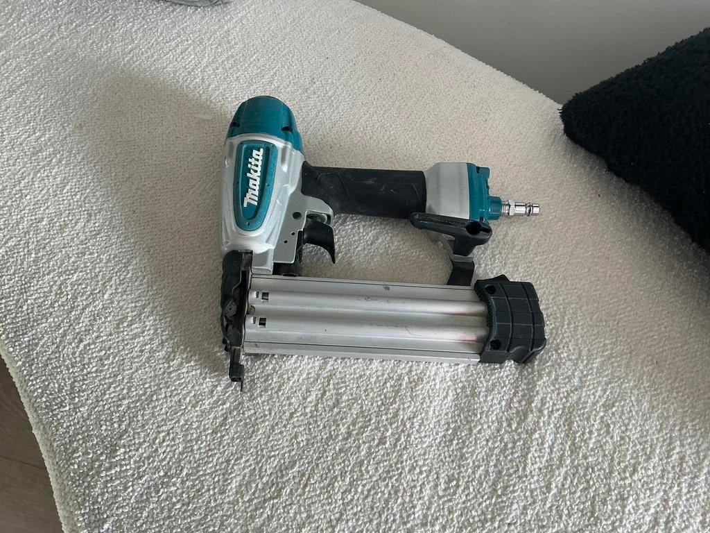 Makita lucht tacker AF506, Doe-het-zelf en Verbouw, Ophalen, Zo goed als nieuw