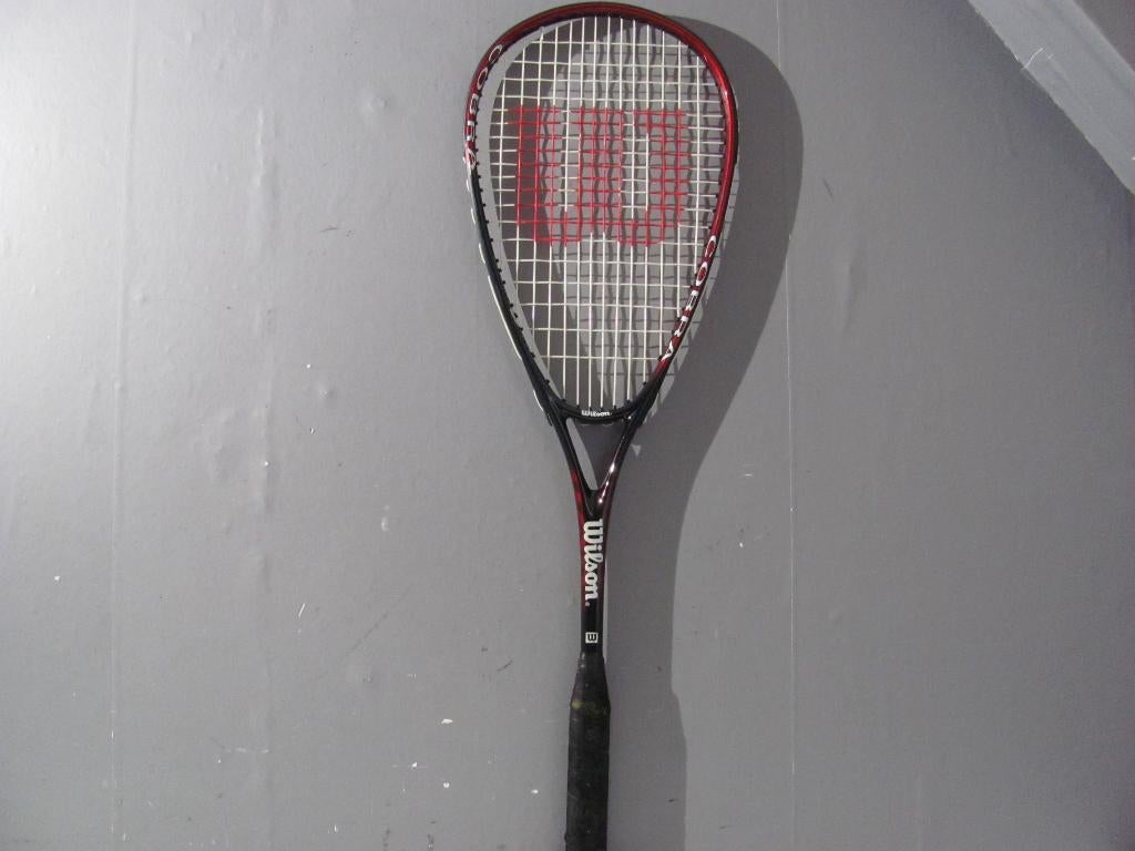squash racket van Wilson "cobra", Sport en Fitness, Squash, Ophalen of Verzenden, Zo goed als nieuw, Racket, Met hoes