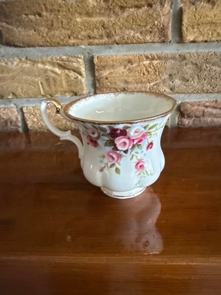 Royal Albert Cottage Garden kopje, Ophalen