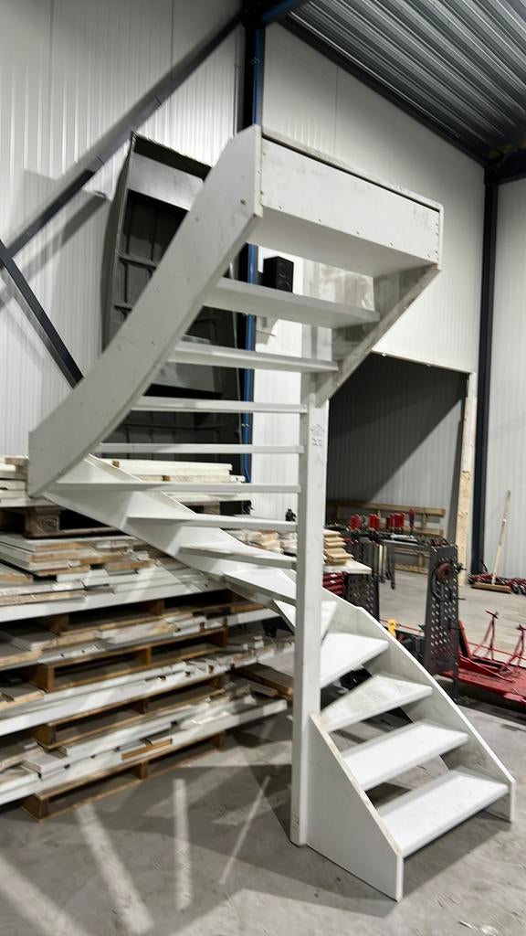 Halfslag trap 2900 hoog open, Doe-het-zelf en Verbouw, Ophalen