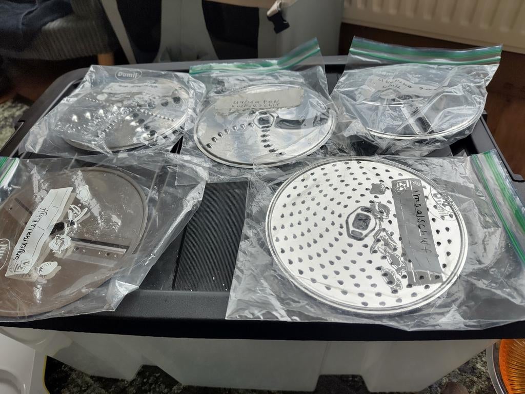 Goedwerkende keukenmachine in goede staat, Witgoed en Apparatuur, Keukenmixers, 4 liter of meer, Ophalen, Zo goed als nieuw, 3 snelheden of meer