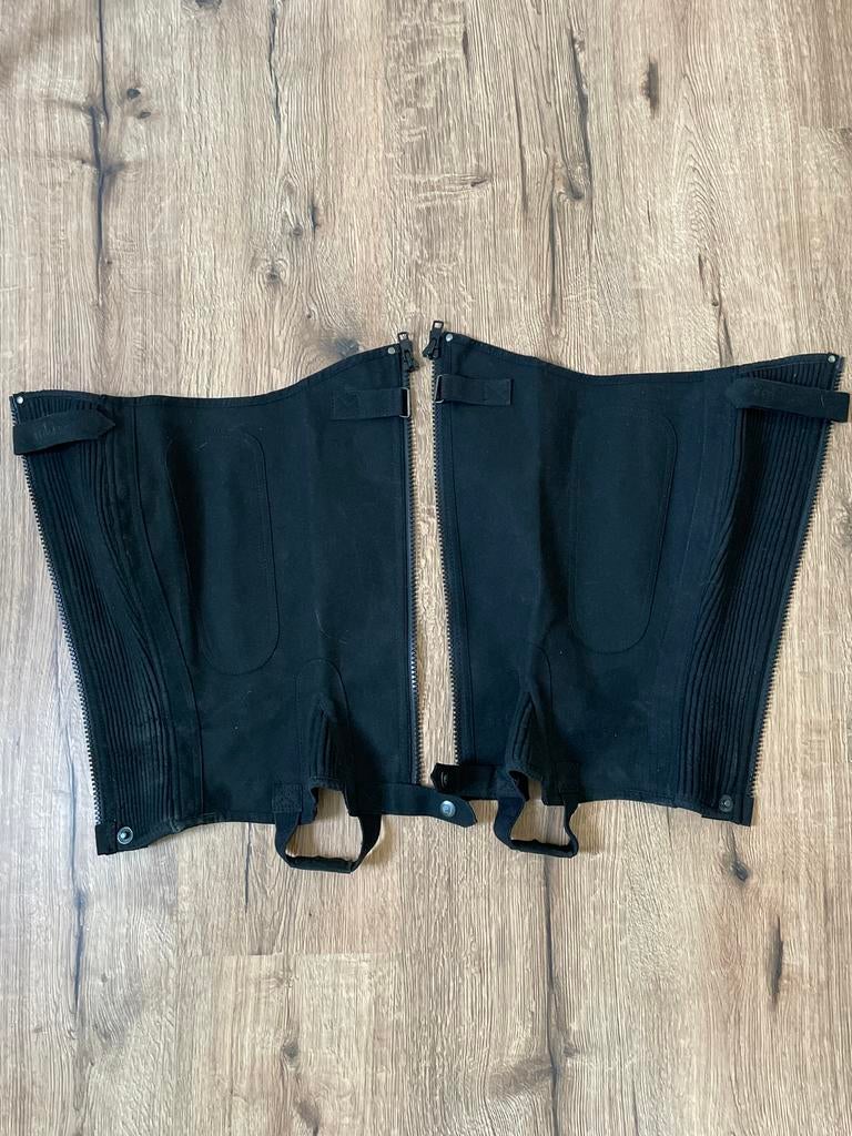 Zwarte Epplejeck chaps L/W, Ophalen of Verzenden, Zo goed als nieuw, Recreatie