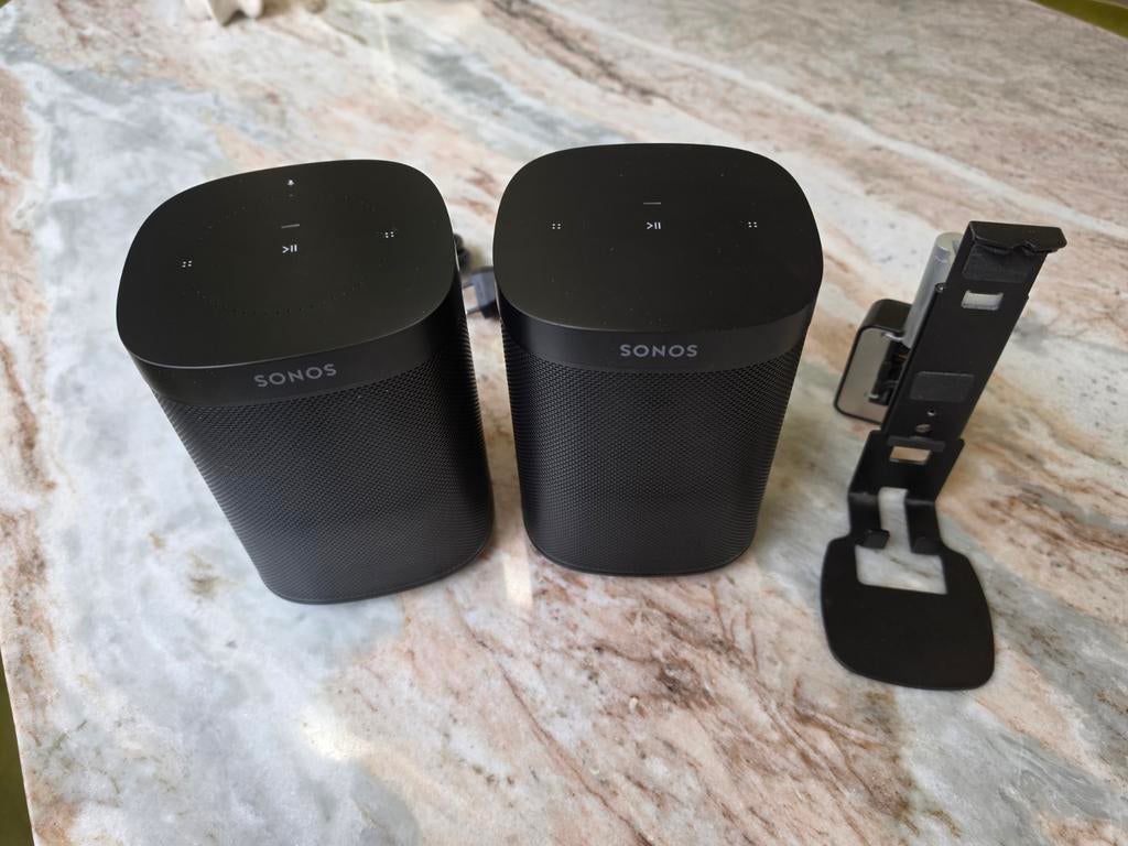 Sonos One en One SL incl. 1 muurbeugel, Ophalen of Verzenden, Zo goed als nieuw, Sonos, Minder dan 60 watt