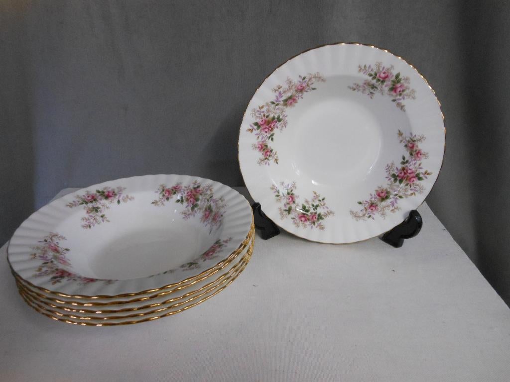 Royal Albert Lavender Rose diepe borden, Ophalen of Verzenden, Zo goed als nieuw, Bord(en), Overige stijlen