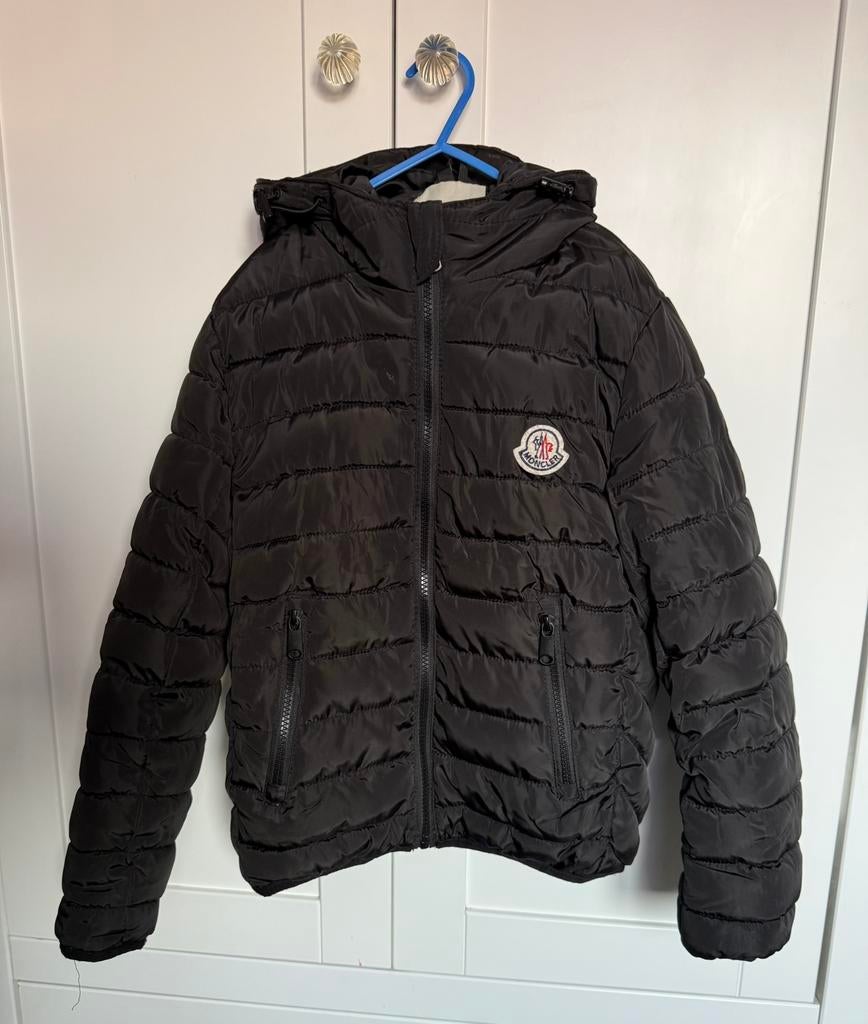 Zwarte Moncler gewatteerde tussenjas kids | maat 8 jaar, Ophalen of Verzenden, Zo goed als nieuw, Jongen, Jas