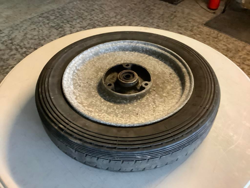 Zundapp -Bella , Oldtimer velg met band 3.50-12, Fietsen en Brommers, Verzenden, Gebruikt, Overige typen, Overige merken