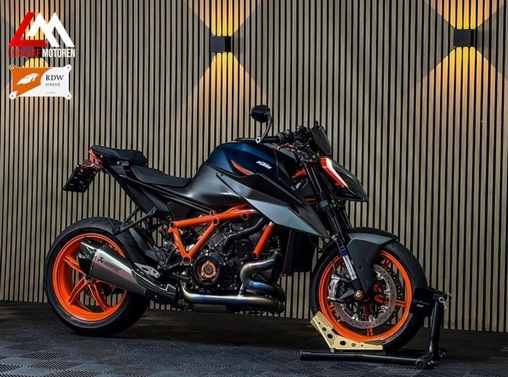 KTM 1290 SUPER DUKE R EVO - VOl Carbon - Titanium Akrapovic