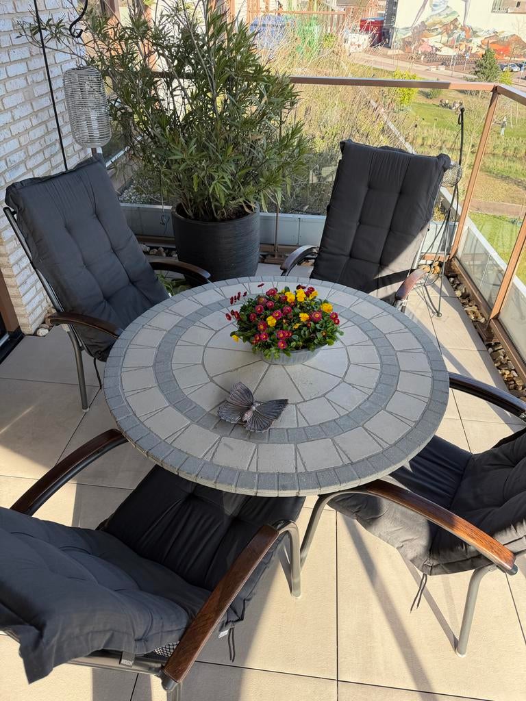 Natuursteen ronde tuintafel met 4 stoelen en kussens, Ophalen, Gebruikt, Eettafel, Tuinset