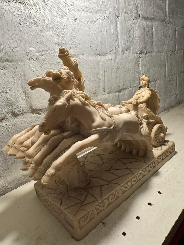 Antiek Romeins Strijdwagen Beeld, Ophalen of Verzenden