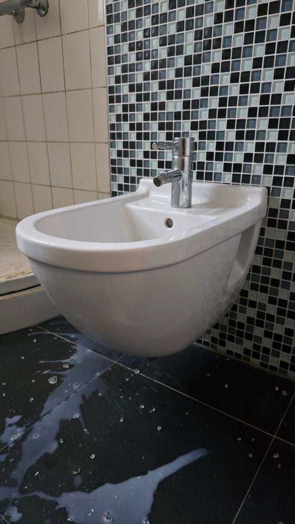 Duravit bidet met Grohe kraan, Doe-het-zelf en Verbouw, Sanitair, Ophalen, Zo goed als nieuw, Steen, Overige typen
