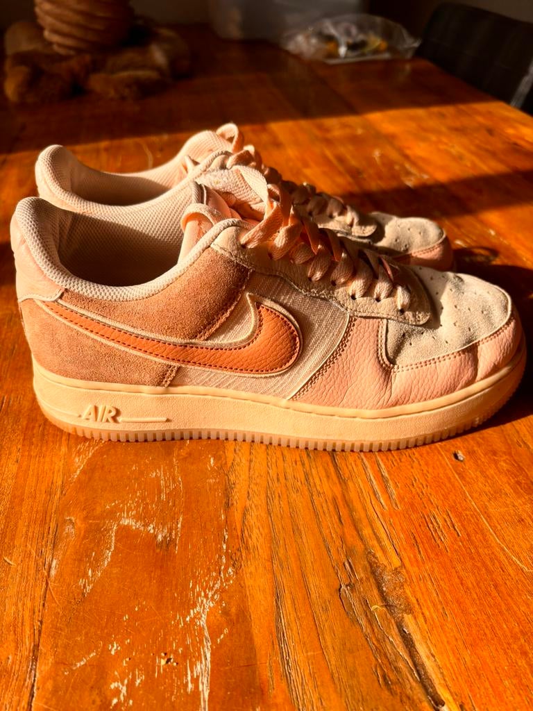 Nike air force 1 washed coral maat 41, Kleding | Dames, Schoenen, Overige kleuren, Ophalen of Verzenden, Sneakers of Gympen, Zo goed als nieuw