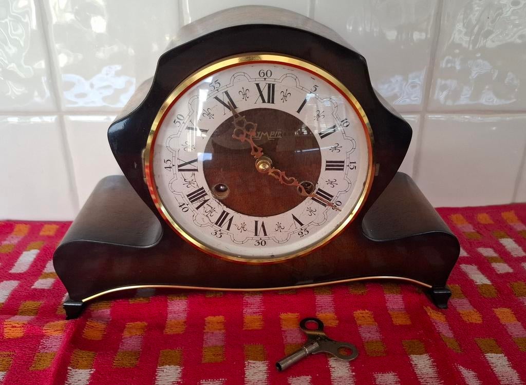 Antieke Olympic schoorsteenklok met sleutel, Ophalen of Verzenden