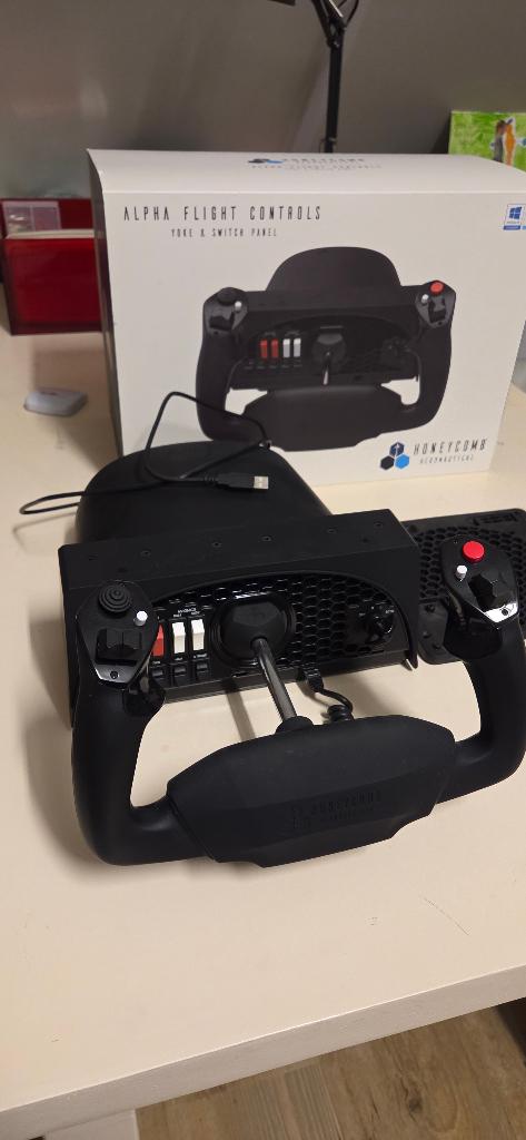 Honeycomb Alpha en Bravo flight controllers, Computers en Software, Joysticks, Ophalen of Verzenden, Zo goed als nieuw, Honeycomb Aeronautical