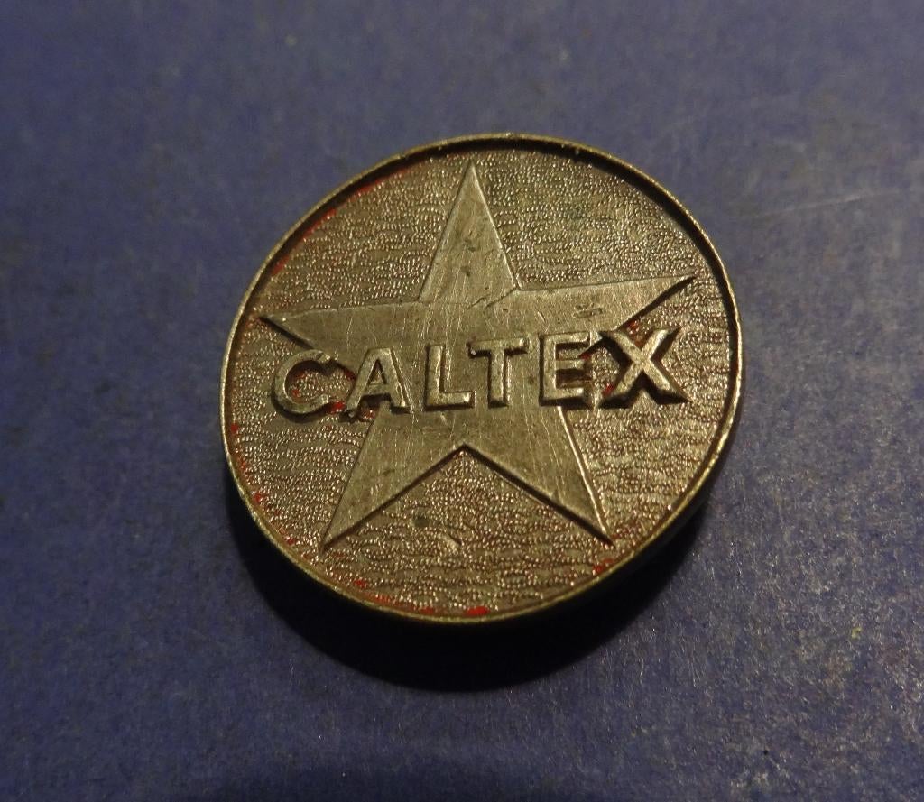 Caltex Olie & Benzine Grote Revers Knoop 24 mm Doorsnee, Verzamelen, Verzenden, Gebruikt, Transport, Speldje of Pin