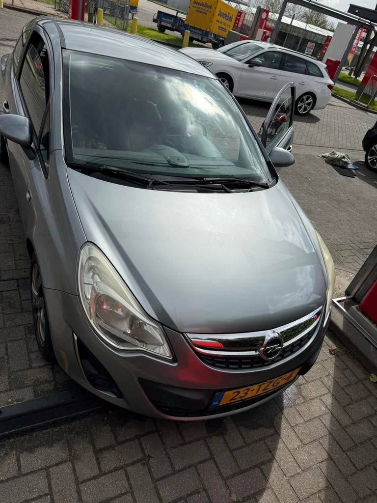 Opel Corsa 1.2 16V LPG 3D 2012 Grijs, Auto's, Voorwielaandrijving, 83 pk, 4 cilinders, Bluetooth