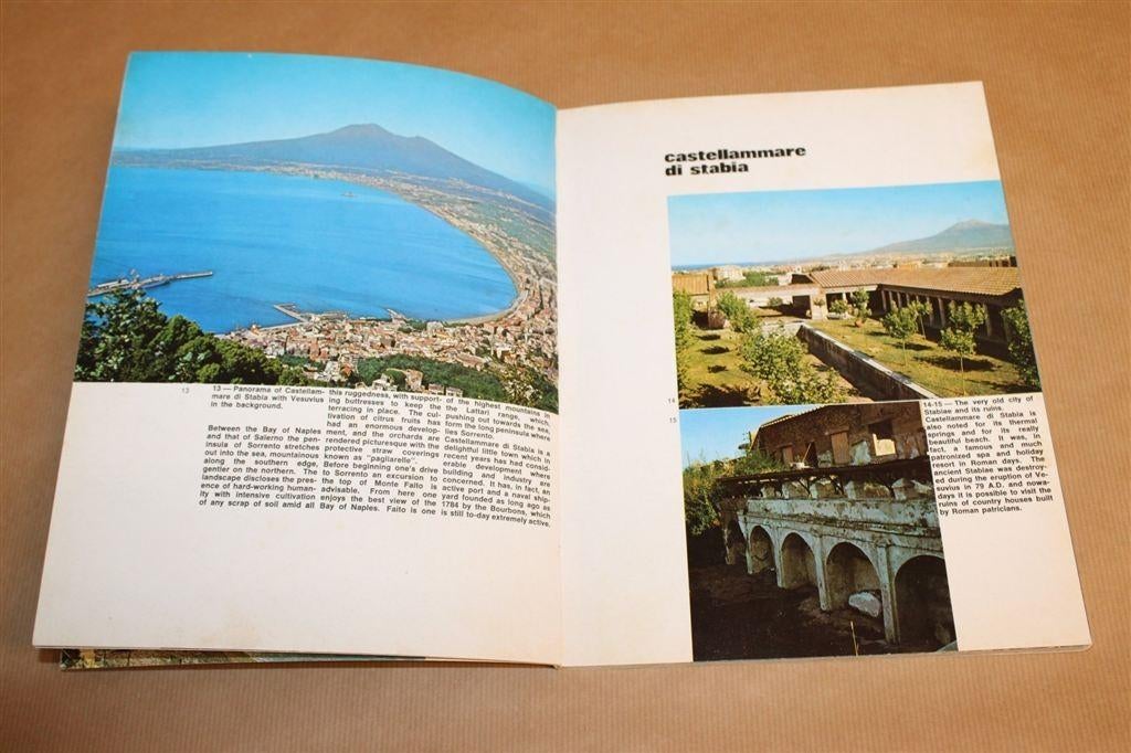 Sorrento Italië — Vintage Fotoboek 1975 [EN], Ophalen of Verzenden, Gelezen, Europa