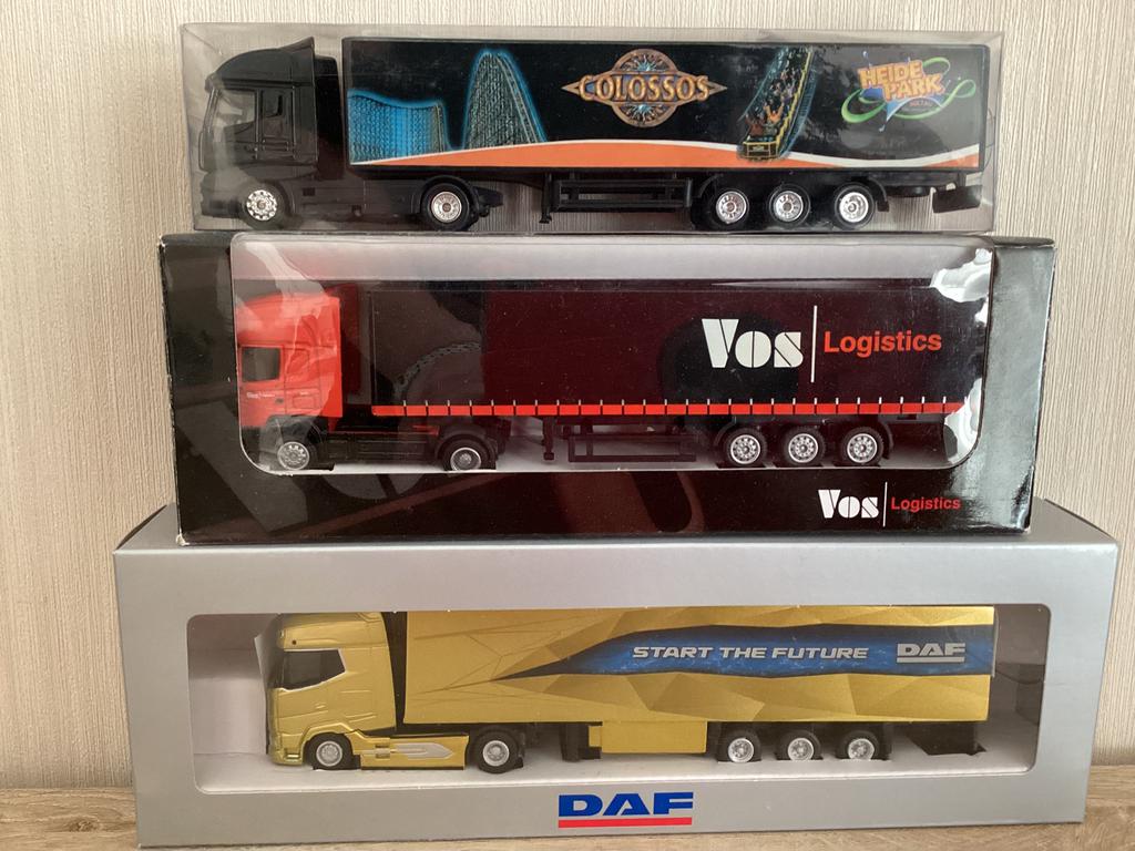 3 Vrachtwagens DAF SCANIA EN IVECO MET OPLEGGER EN DOOS, Ophalen of Verzenden, Nieuw, Bus of Vrachtwagen, Overige merken