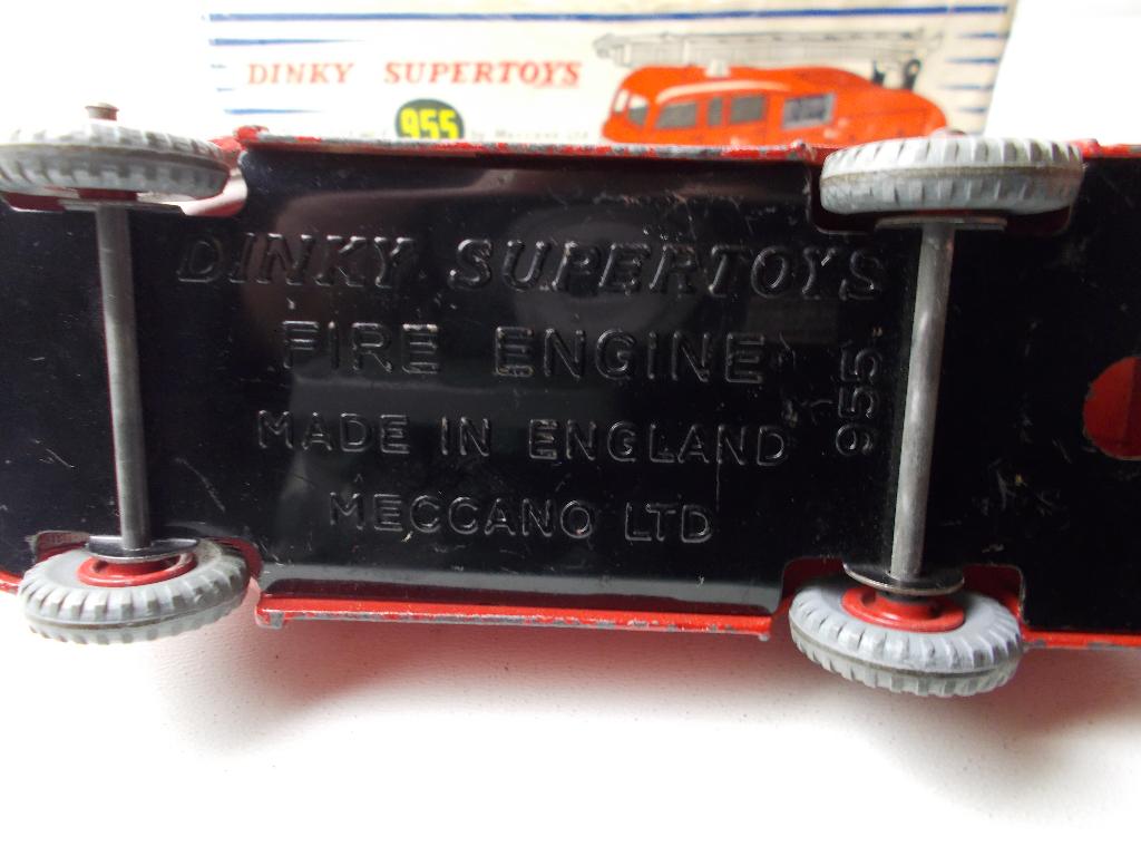 1964 Dinky SuperToys 955 FIRE ENGINE + ORIGINELE DOOS! (-E-), Ophalen of Verzenden, Zo goed als nieuw, Bus of Vrachtwagen, Dinky Toys