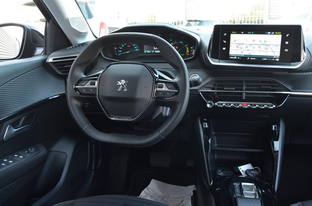 Peugeot E-208 EV Active Pack 50 kWh|AUTOMAAT|CARPLAY|NAVI|PD, 136 pk, Gebruikt, Met garantie (alle), Zwart