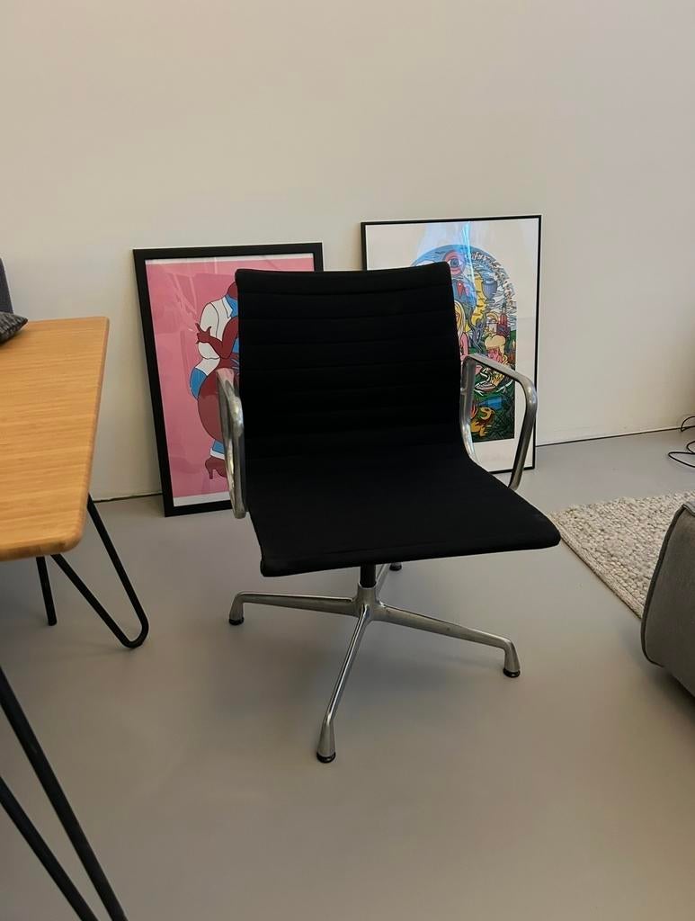 Vitra Eames EA 108 Draaibare Bureaustoel Hopsack Zwart, Huis en Inrichting, Stoelen, Ophalen, Gebruikt, Zwart, Eén