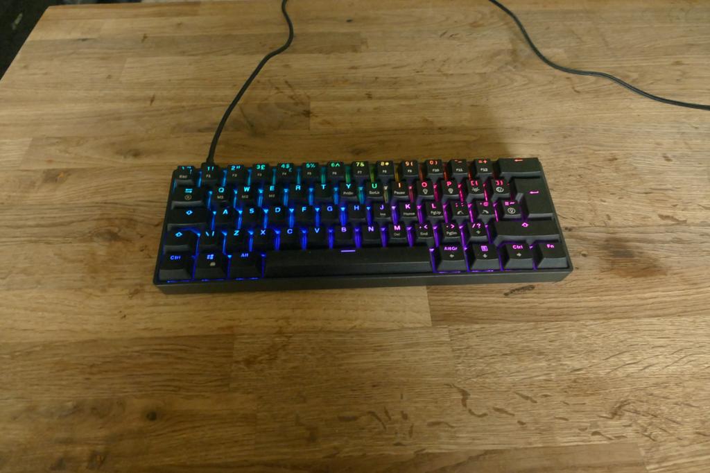 Mizar 60 procent gaming toetsenbord — blauwe switches, Ophalen, Zo goed als nieuw, Bedraad, Gaming toetsenbord