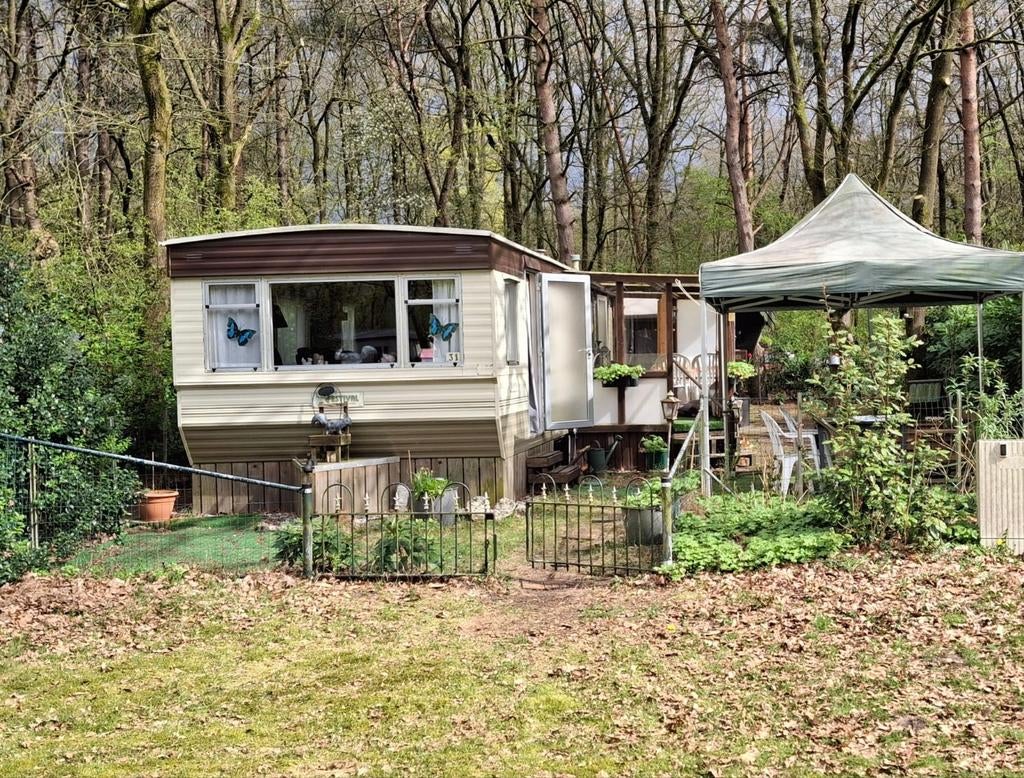 Instapklare stacaravan met standplaats in Heesch, Caravans en Kamperen