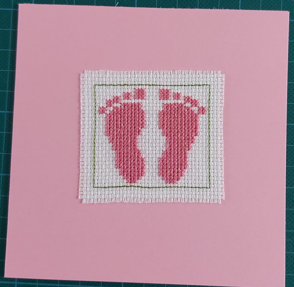 kaart met 2 geborduurde roze voetjes (1703), Ophalen of Verzenden, Nieuw, Overige thema's