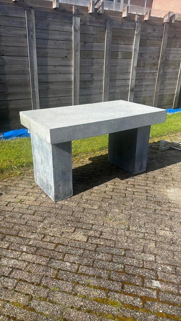 Stenen tafel 76 breed 135 lang 77 hoog, Tuin en Terras, Tuintafels, Ophalen, Gebruikt, Rechthoekig, Overige materialen