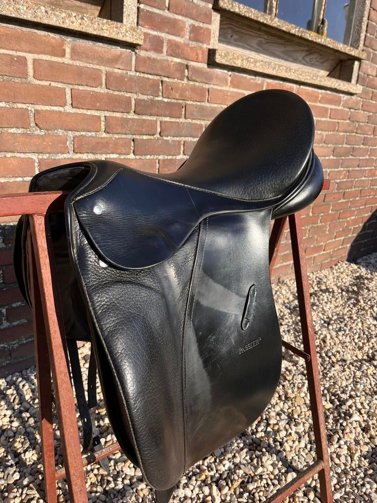 Passier dressuurzadel - 17 inch, Dieren en Toebehoren, Paarden en Pony's | Zadels, Gebruikt, Dressuur, Ophalen