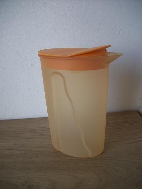 Tupperware Schenkkan ( oranje, 1 liter ), Ophalen of Verzenden, Gebruikt, Oranje, Beker of Kan