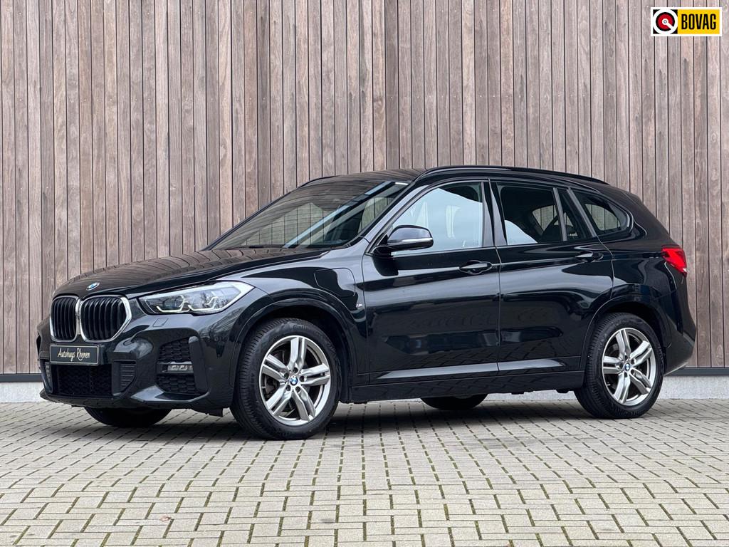 BMW X1 XDrive25e High Executive / M-Sport / Dealer Onderh /, Gebruikt, Leder en Stof, Zwart, Bedrijf