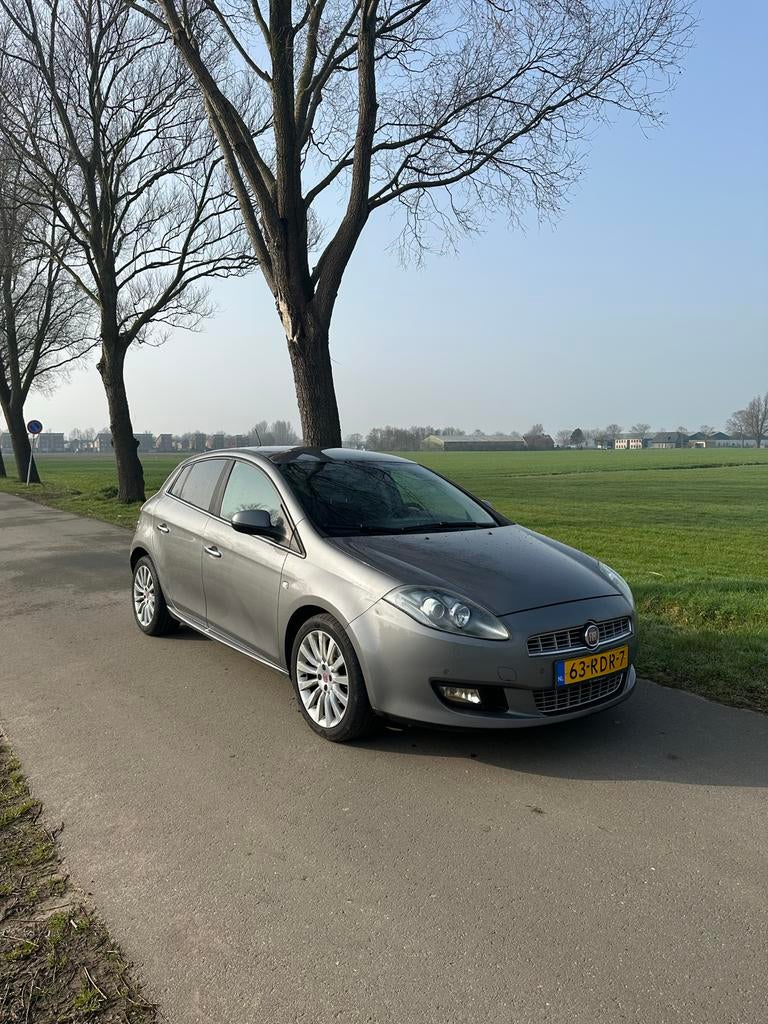 Fiat Bravo 1.4 16V M.air 140 Start/stop 2011 Grijs, Auto's, Fiat, Voorwielaandrijving, Euro 5, Stof, Zwart
