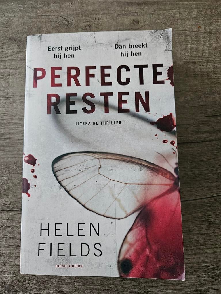 Helen Fields - Perfecte resten, Ophalen of Verzenden, Zo goed als nieuw, Helen Fields