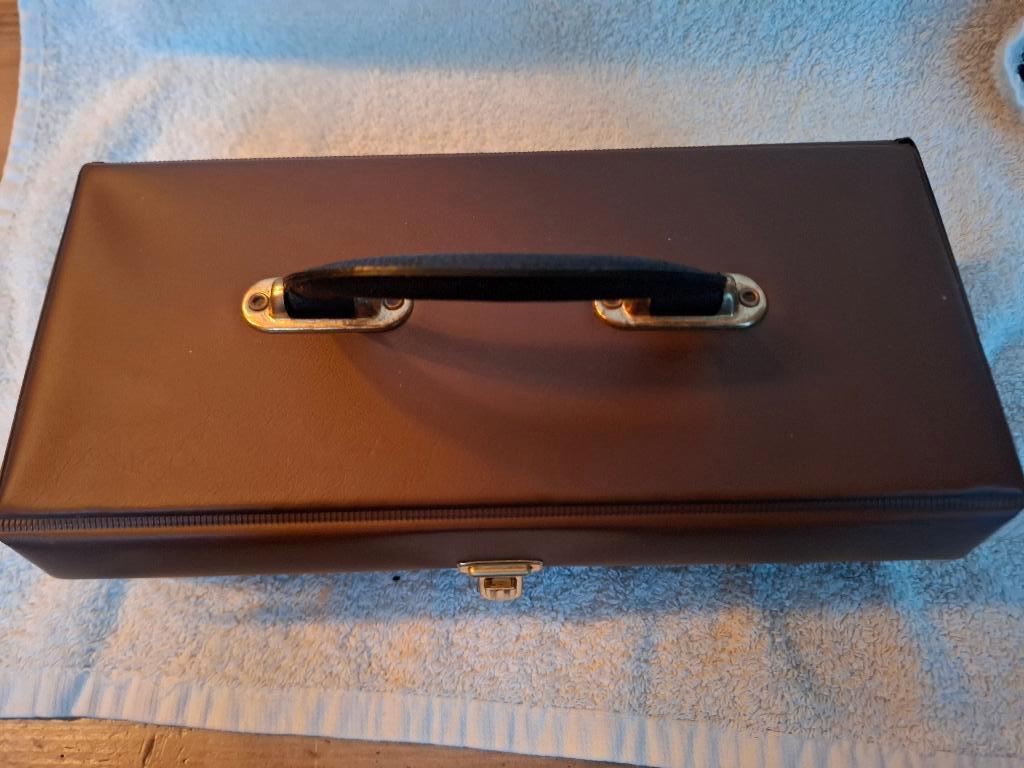 Cassette's in retro bruin koffertje, Ophalen of Verzenden, Gebruikt, Overige genres, 1 bandje