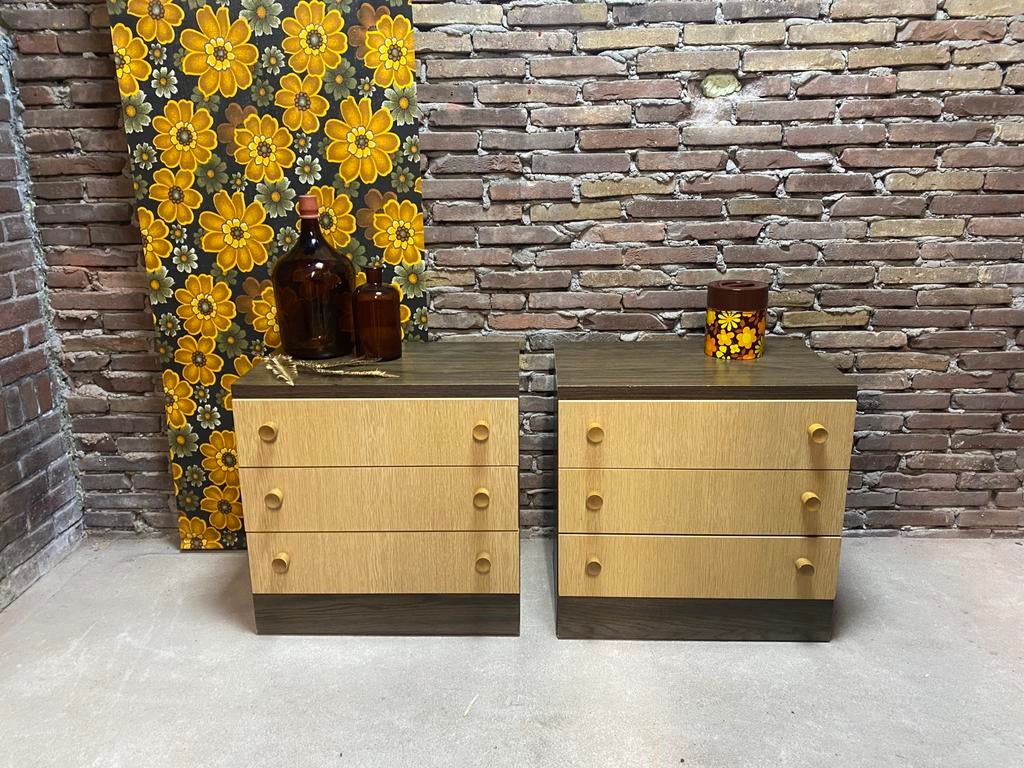 Set van twee vintage / retro nachtkastjes., Ophalen of Verzenden, Zo goed als nieuw, Hout