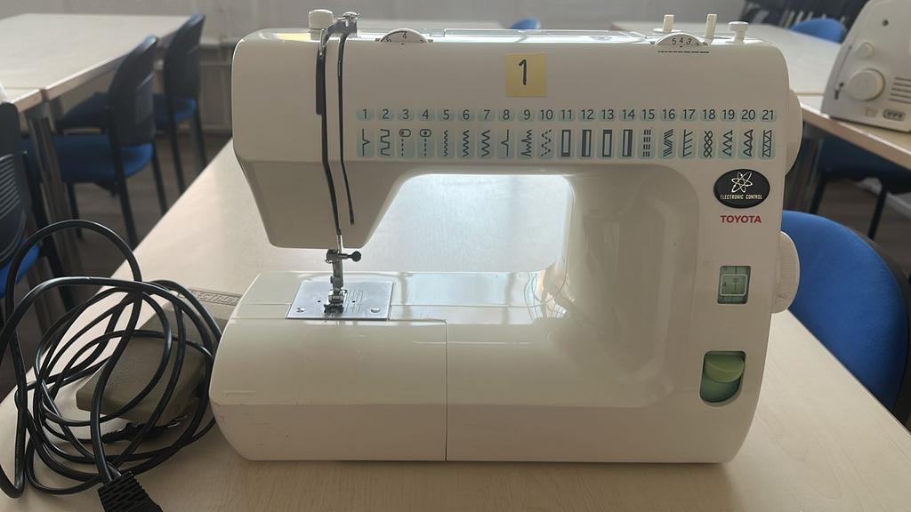 Toyota Naaimachine in Zeer Goede Staat, Ophalen, Zo goed als nieuw, Naaimachine, Overige merken