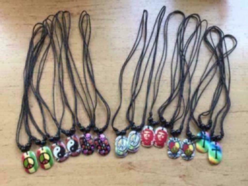 14 stuks verstelbare kettingen oa Che, ying/yang, peace, 14 stuks verstelbare kettingen oa Che, ying/yang, peace, Nieuw, Ophalen of Verzenden